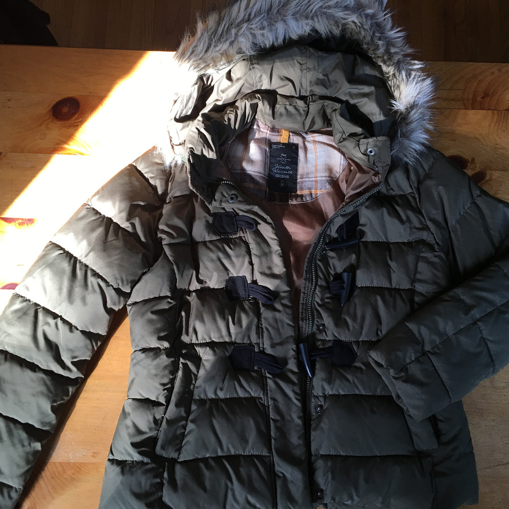 Gap jacket with detachable faux fur hood